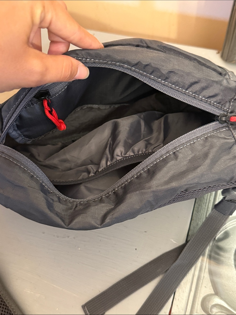 Eddie Bauer Stowaway 10L Black Packable Sling Backpack Red Accents - Picture 5 of 9